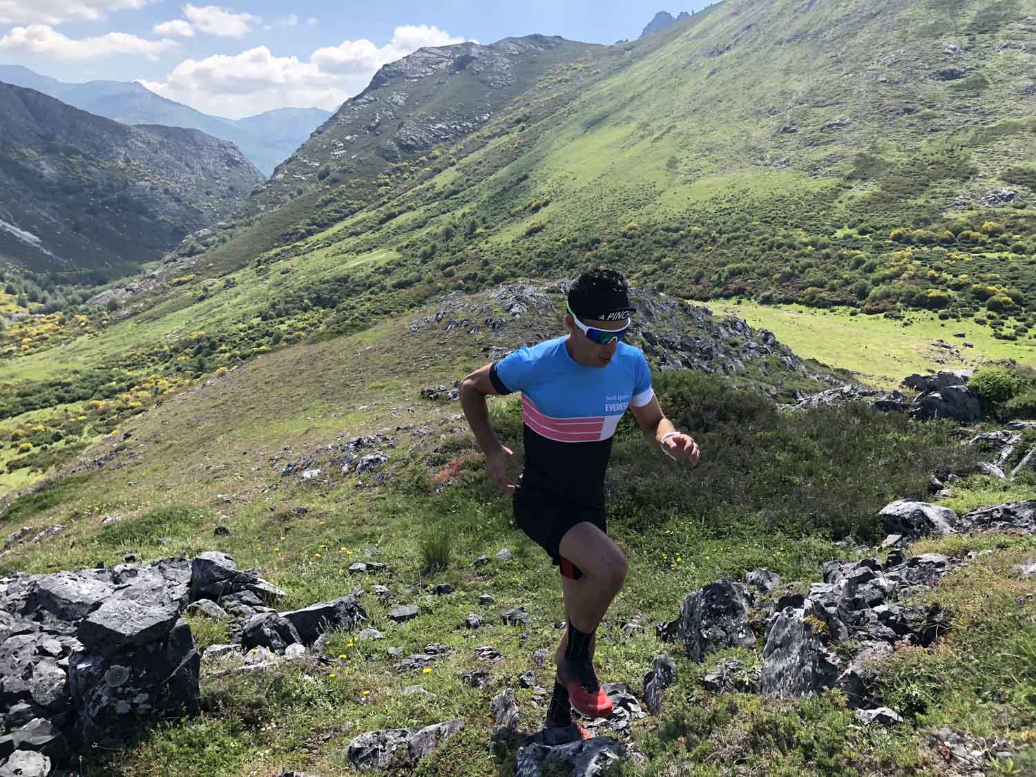 CAMISETA TÉCNICA FIND YOUR EVEREST - Blue & Black - Image 7